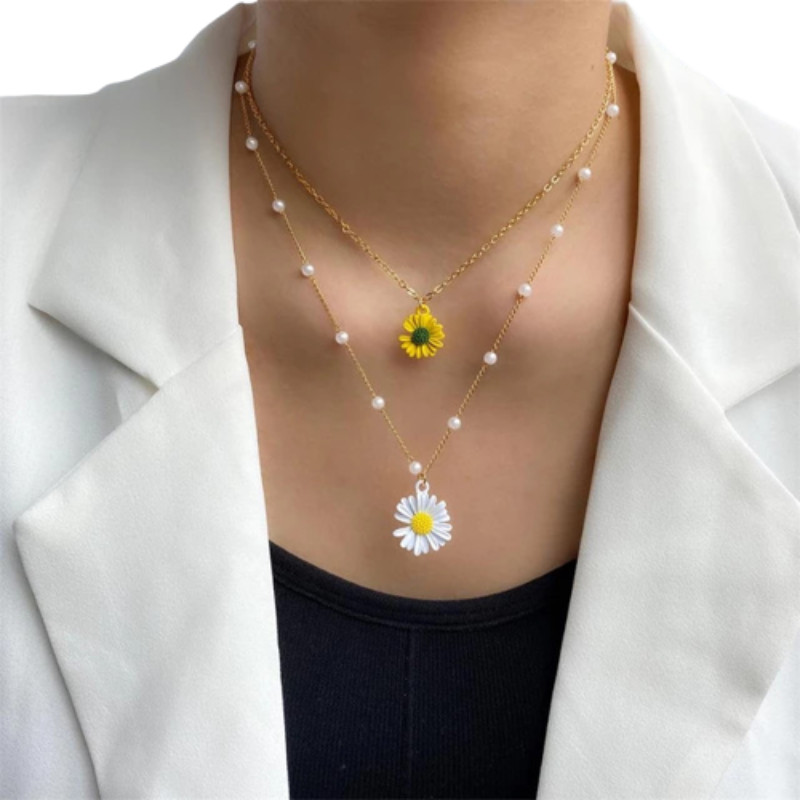 daisy necklace gold