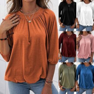 Loose and Stylish Women’s Top with Three-quarter Sleeves and Round Neckline, Perfect for Any Occasion