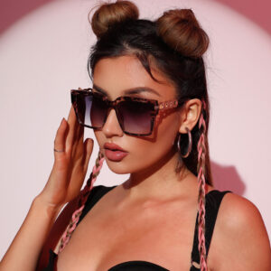 Women’s Fashionable Square Retro Sunglasses