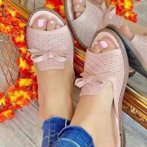 Square Heel Flat Sandals Are Fashionable