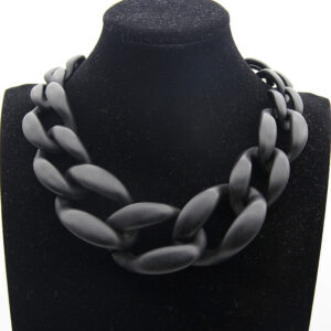 Fashionable Twisted Buckle Necklace with Acrylic Chain Links