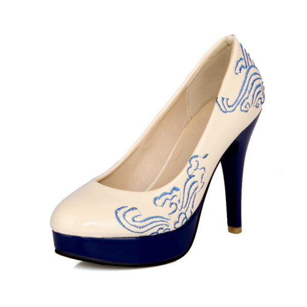 Blue and white porcelain embroidered high heels - Image 5