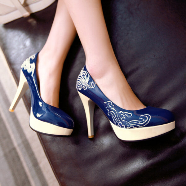 Blue and white porcelain embroidered high heels - Image 4