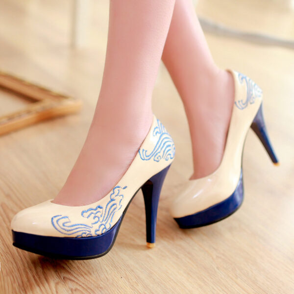 Blue and white porcelain embroidered high heels - Image 2